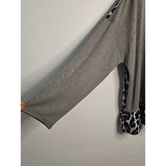 Womens Sz 26/28W Gray Leopard Print Long Sleeve Blouse Ruffle Mob Wife Soft - Picture 3 of 11